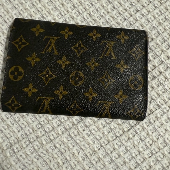Louis Vuitton Monogram Canvas Pochette Passport Wallet - Picture 2 of 16